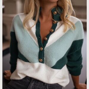 Easy Clothes Green and Ecru Neve Sweater OS